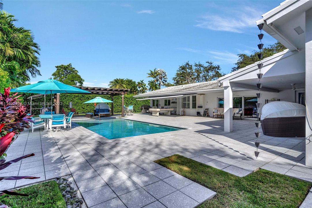 Недавно продано: $1,800,000 (5 спален, 3 ванн, 2658 Квадратных фут)