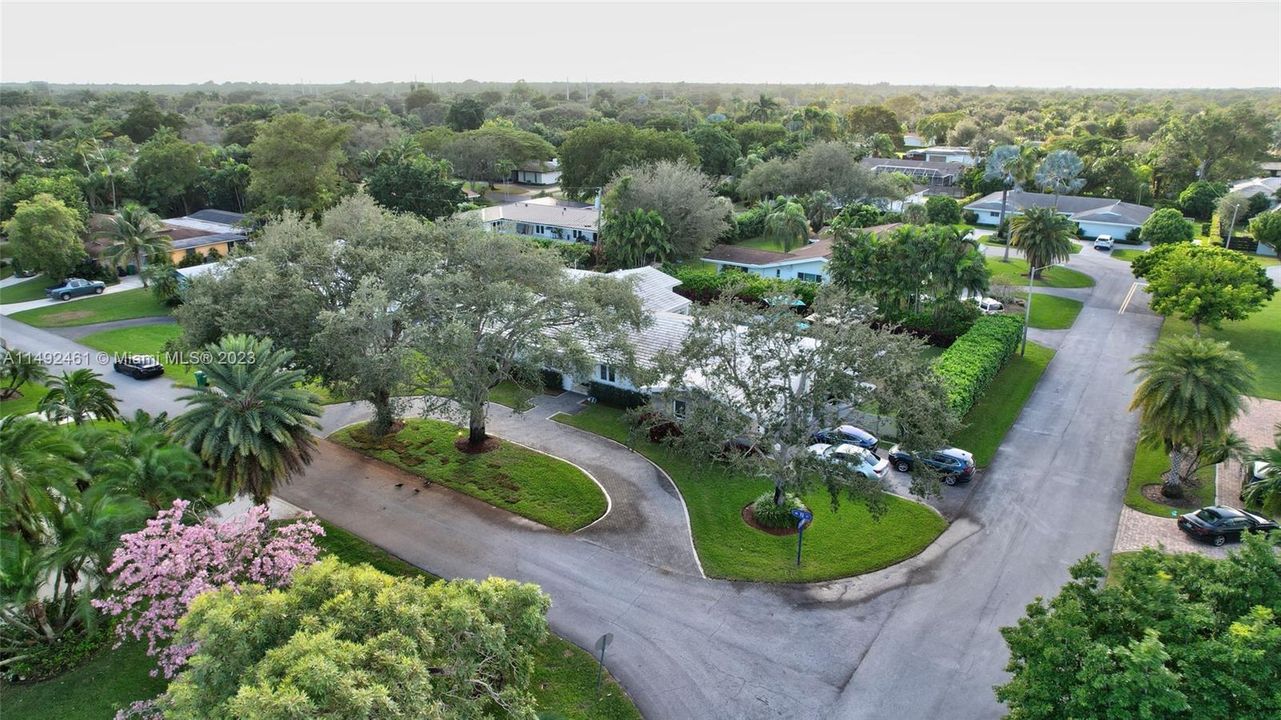 Недавно продано: $1,800,000 (5 спален, 3 ванн, 2658 Квадратных фут)