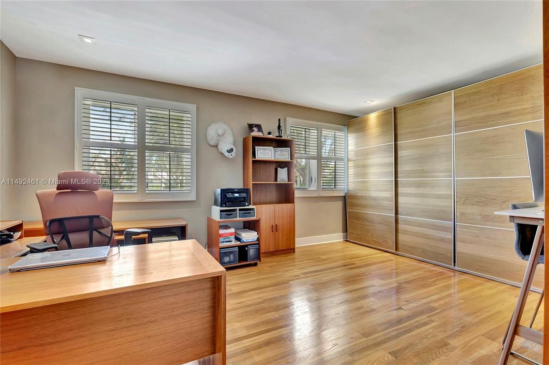 Недавно продано: $1,800,000 (5 спален, 3 ванн, 2658 Квадратных фут)