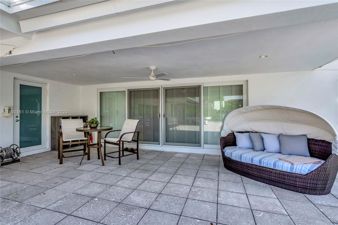 Недавно продано: $1,800,000 (5 спален, 3 ванн, 2658 Квадратных фут)