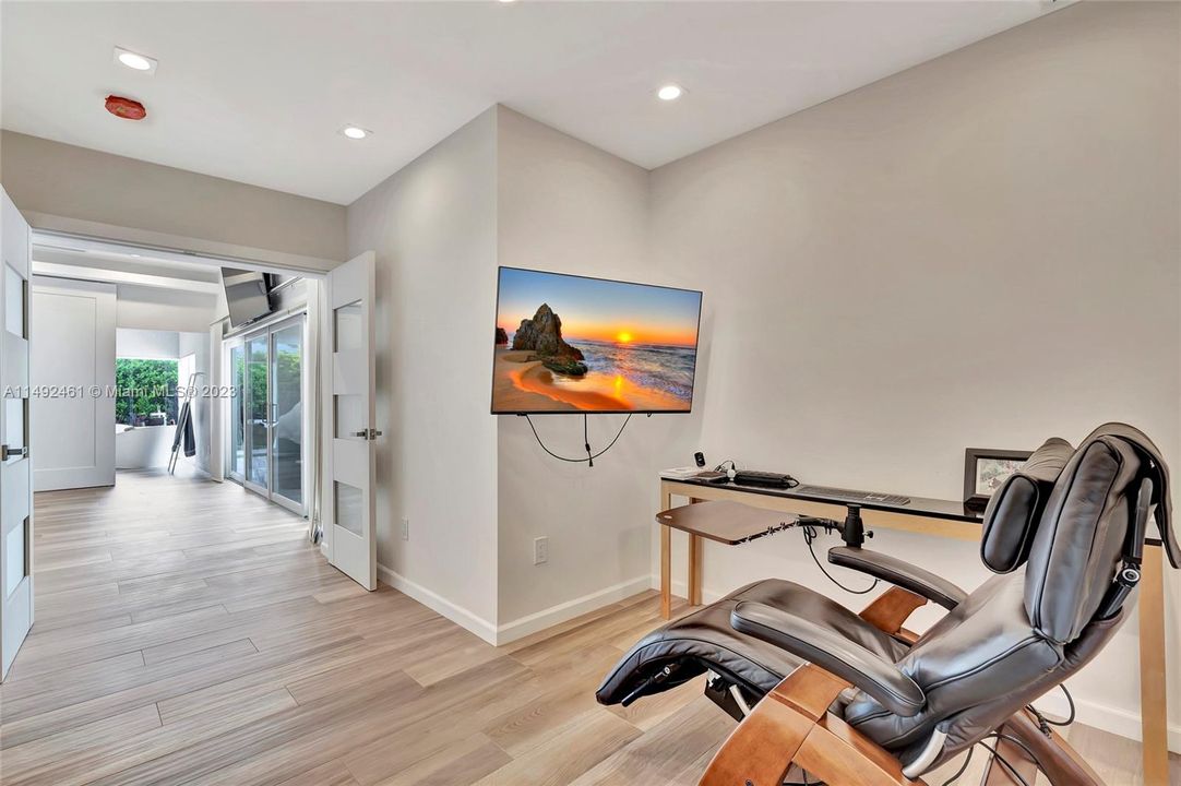 Недавно продано: $1,800,000 (5 спален, 3 ванн, 2658 Квадратных фут)