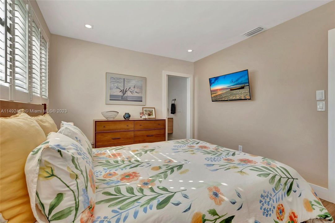 Недавно продано: $1,800,000 (5 спален, 3 ванн, 2658 Квадратных фут)