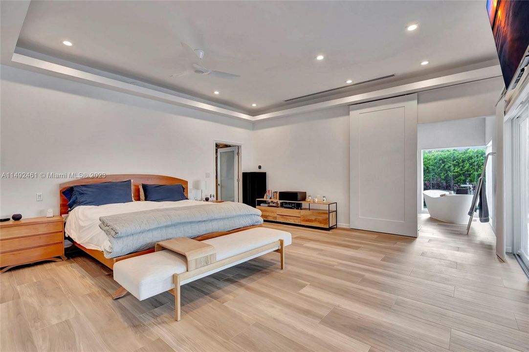 Недавно продано: $1,800,000 (5 спален, 3 ванн, 2658 Квадратных фут)