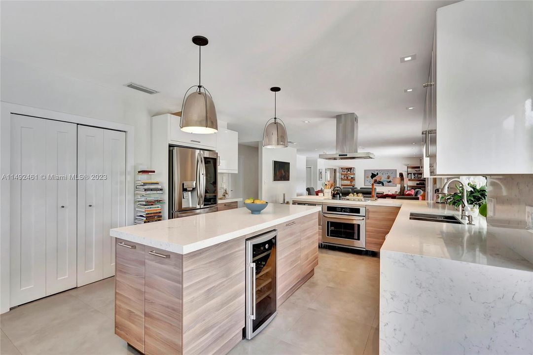 Недавно продано: $1,800,000 (5 спален, 3 ванн, 2658 Квадратных фут)