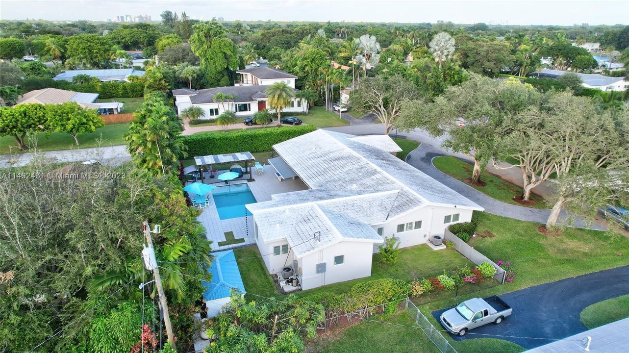 Недавно продано: $1,800,000 (5 спален, 3 ванн, 2658 Квадратных фут)