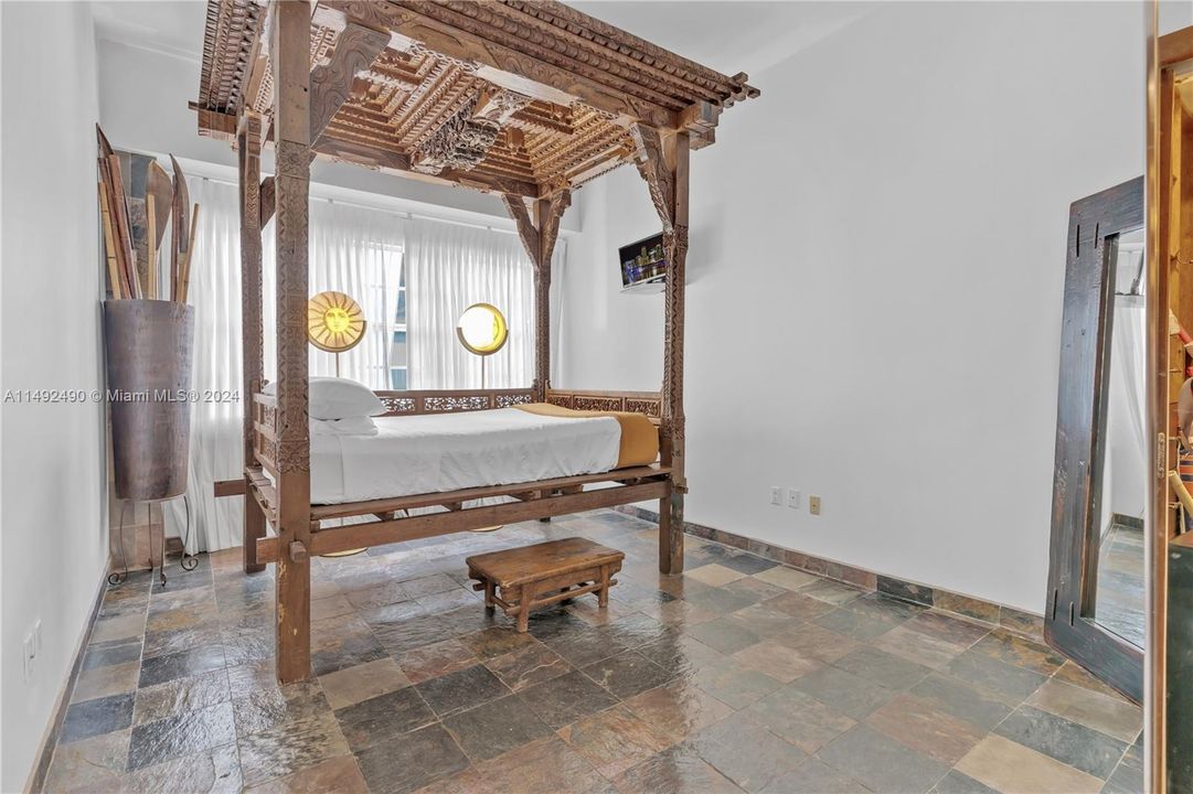 Recently Sold: $960,000 (2 beds, 2 baths, 1284 Square Feet)