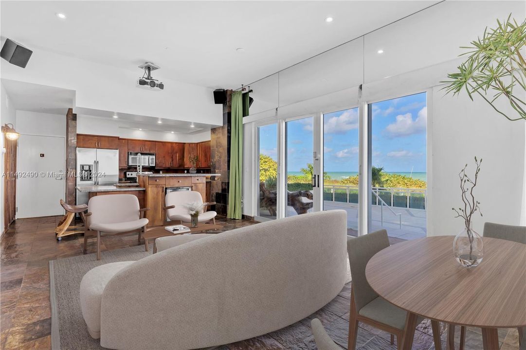 Recently Sold: $960,000 (2 beds, 2 baths, 1284 Square Feet)