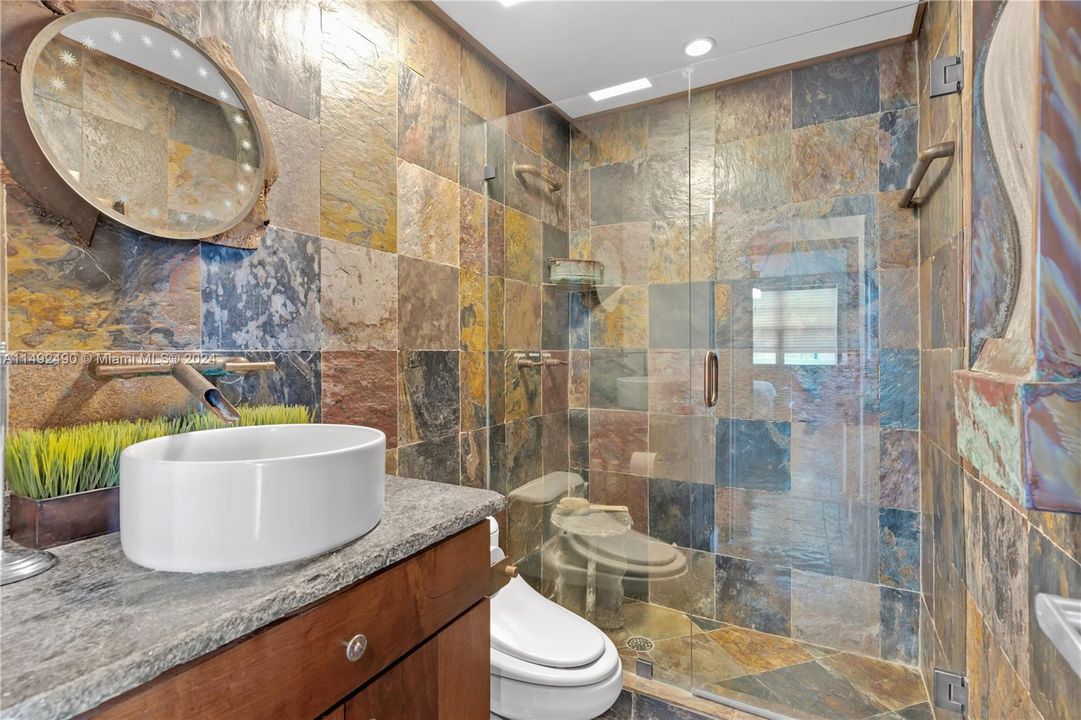 Recently Sold: $960,000 (2 beds, 2 baths, 1284 Square Feet)