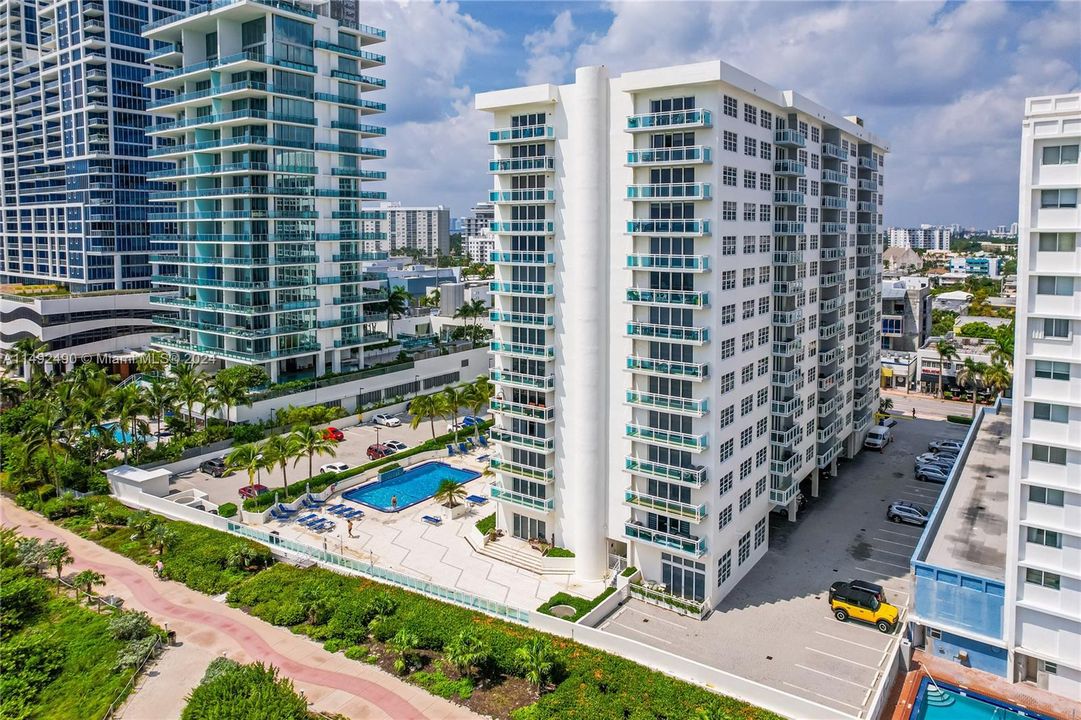 Recently Sold: $960,000 (2 beds, 2 baths, 1284 Square Feet)