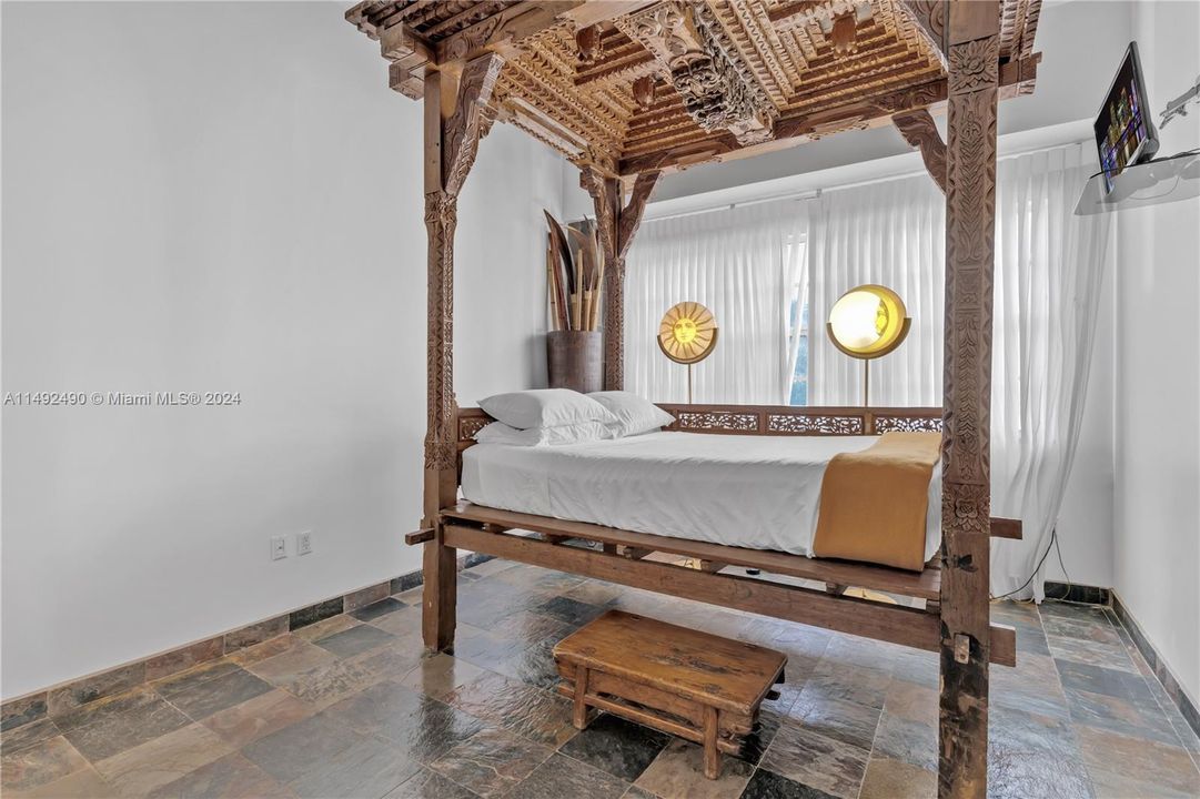 Recently Sold: $960,000 (2 beds, 2 baths, 1284 Square Feet)