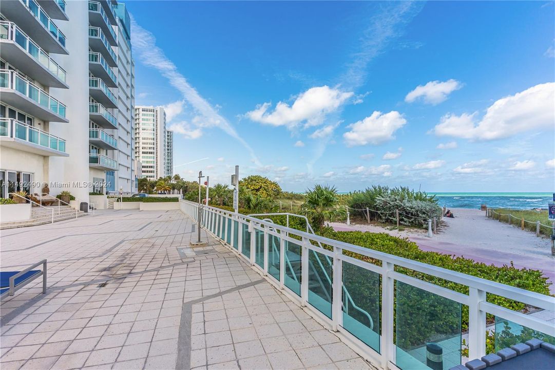 Recently Sold: $960,000 (2 beds, 2 baths, 1284 Square Feet)