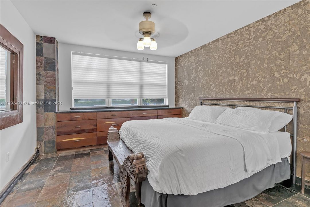 Recently Sold: $960,000 (2 beds, 2 baths, 1284 Square Feet)