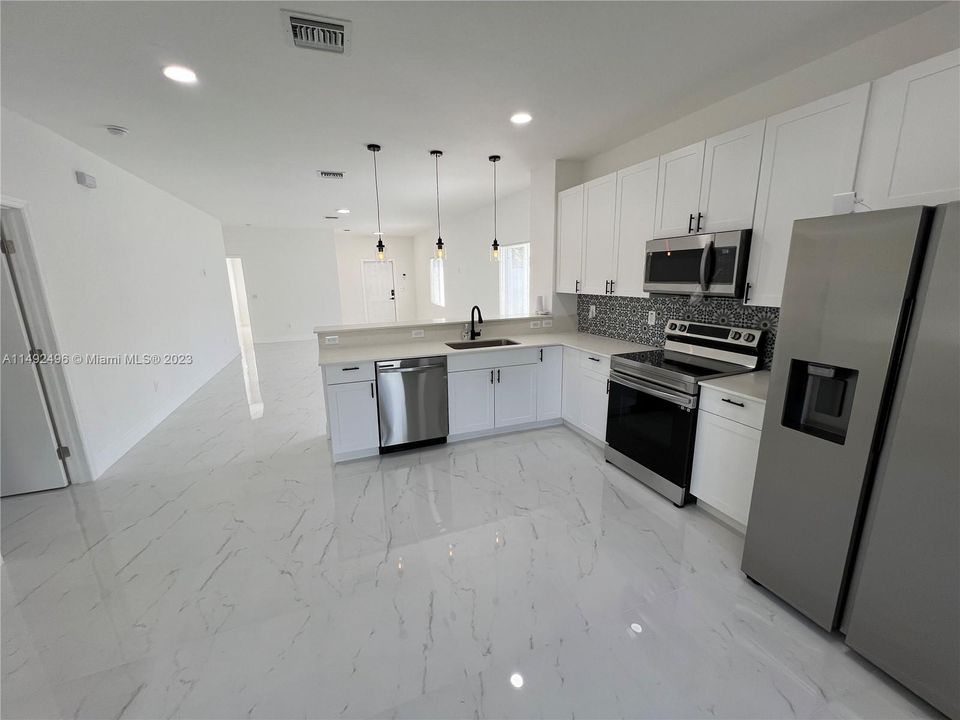 Recently Sold: $525,000 (3 beds, 2 baths, 1480 Square Feet)