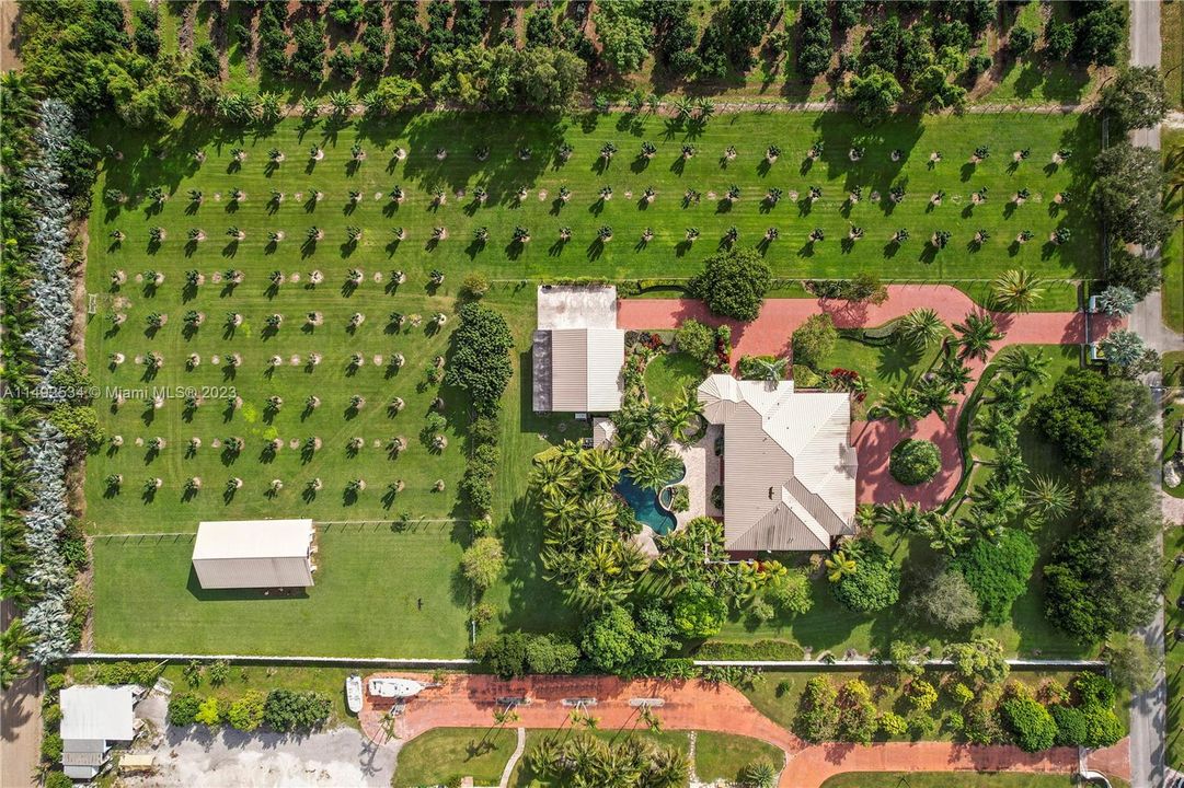 5 ACRE ESTATE WITH 9741 SQ. FT. UNDER ROOF. THE MAIN HOUSE IS OVER 55OO SQ. FT UNDER AIR. W/ A 43 X 30 FREE FORM PEBBLOE TEC POOL W POOL BATH, DETACHED 2000 SQ FT. +- FINISHED A/C GARAGE W LOFT, WALK IN VAULT AND A BARN ALL WITH AN IRRIGATED LONGAN GROVE, SUMMER KITCHEN/BAR. ALL OVERKILL CONSTRUCTION