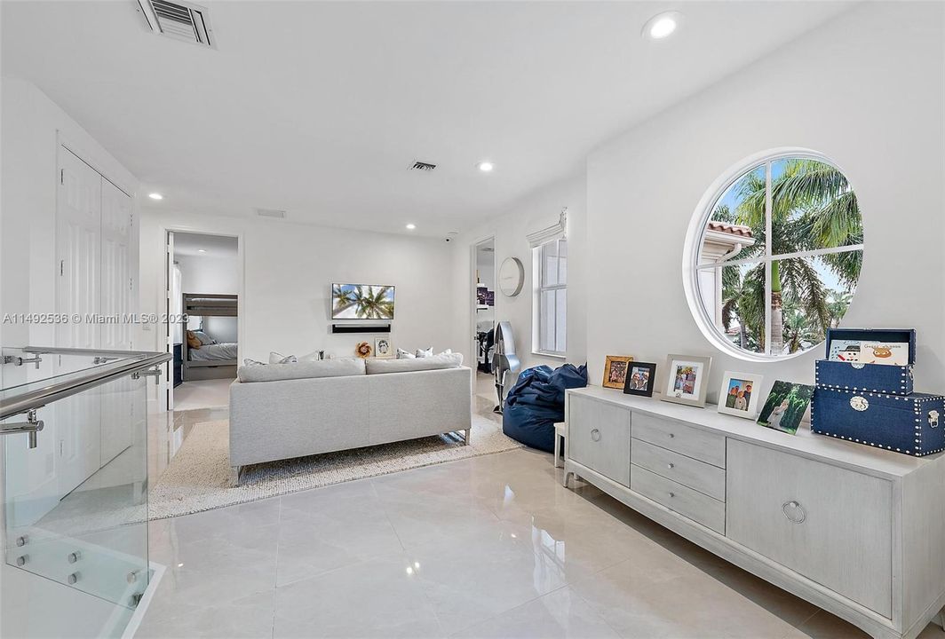 Recently Sold: $2,850,000 (5 beds, 5 baths, 4107 Square Feet)