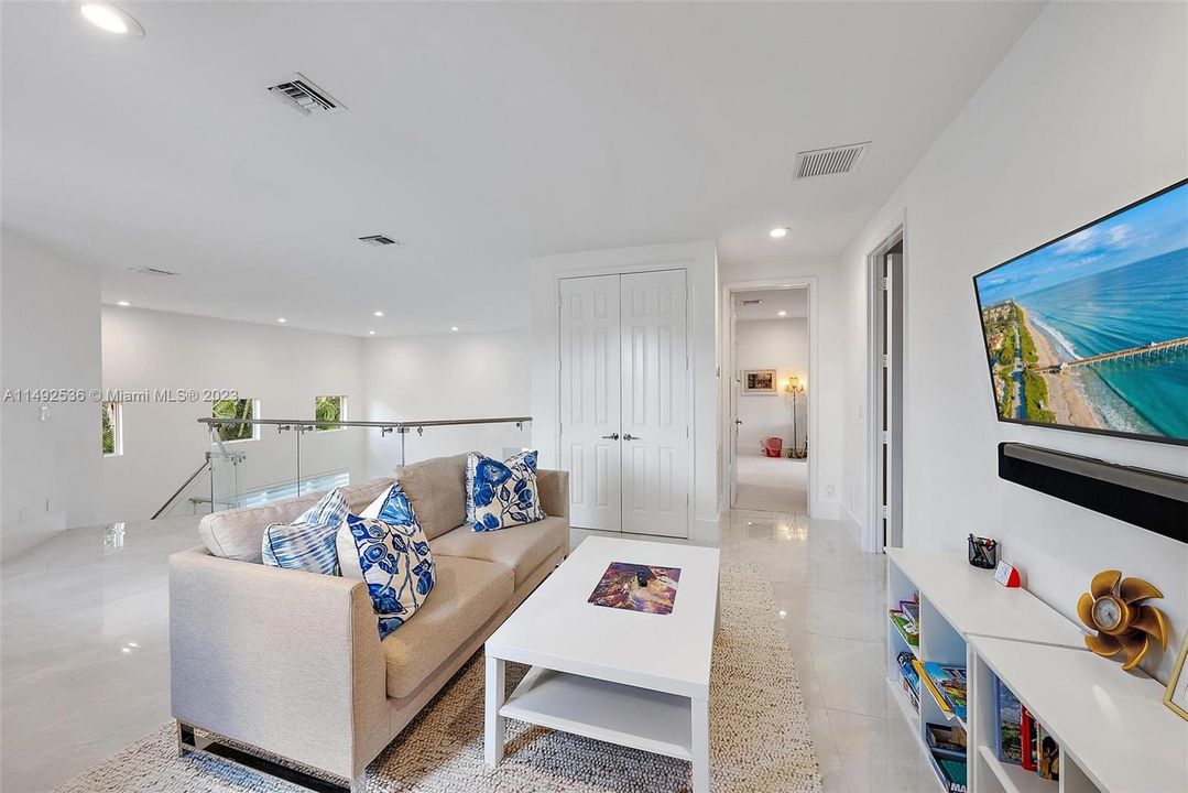 Recently Sold: $2,850,000 (5 beds, 5 baths, 4107 Square Feet)