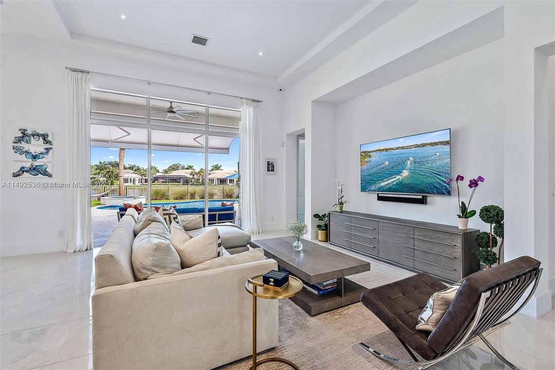 Recently Sold: $2,850,000 (5 beds, 5 baths, 4107 Square Feet)