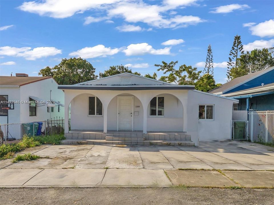 Recently Sold: $679,000 (4 beds, 3 baths, 2128 Square Feet)