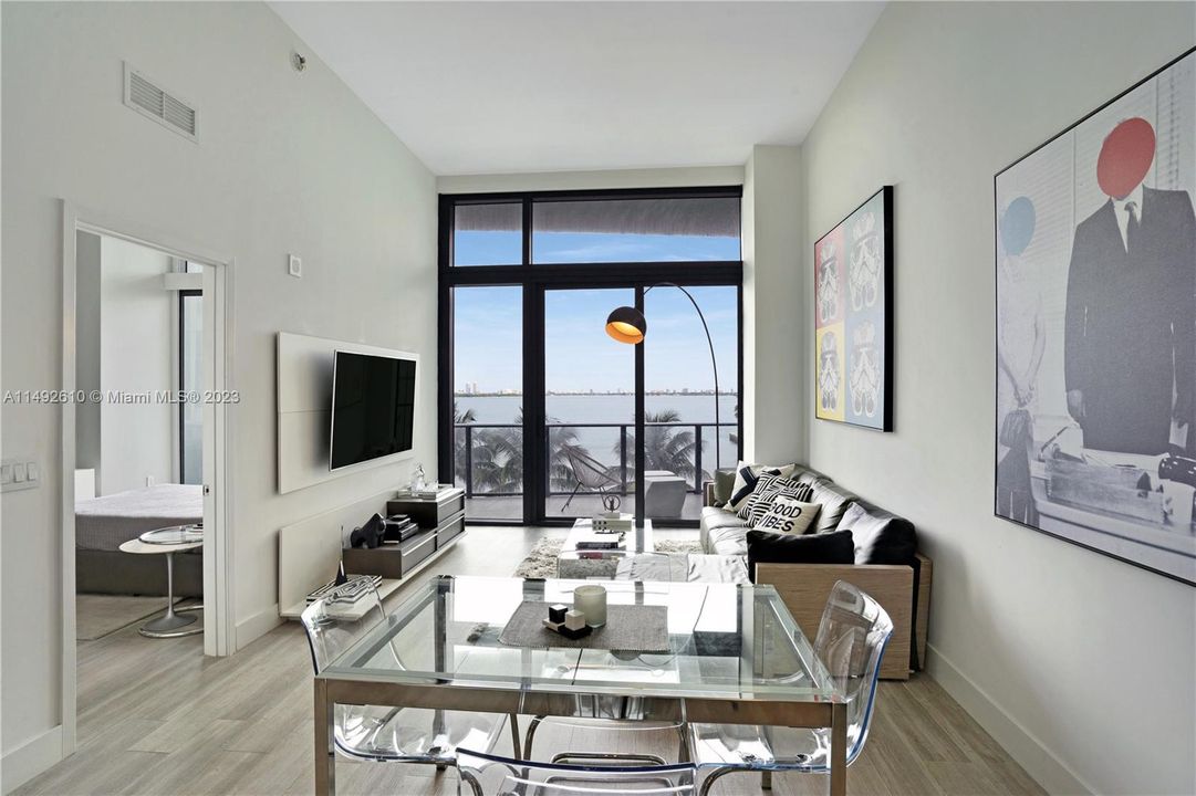 Vendido Recientemente: $799,990 (2 camas, 2 baños, 900 Pies cuadrados)