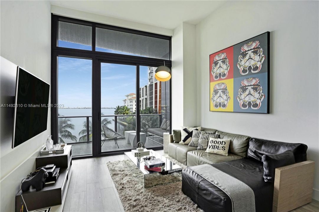 Vendido Recientemente: $799,990 (2 camas, 2 baños, 900 Pies cuadrados)