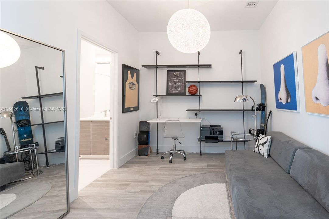 Vendido Recientemente: $799,990 (2 camas, 2 baños, 900 Pies cuadrados)