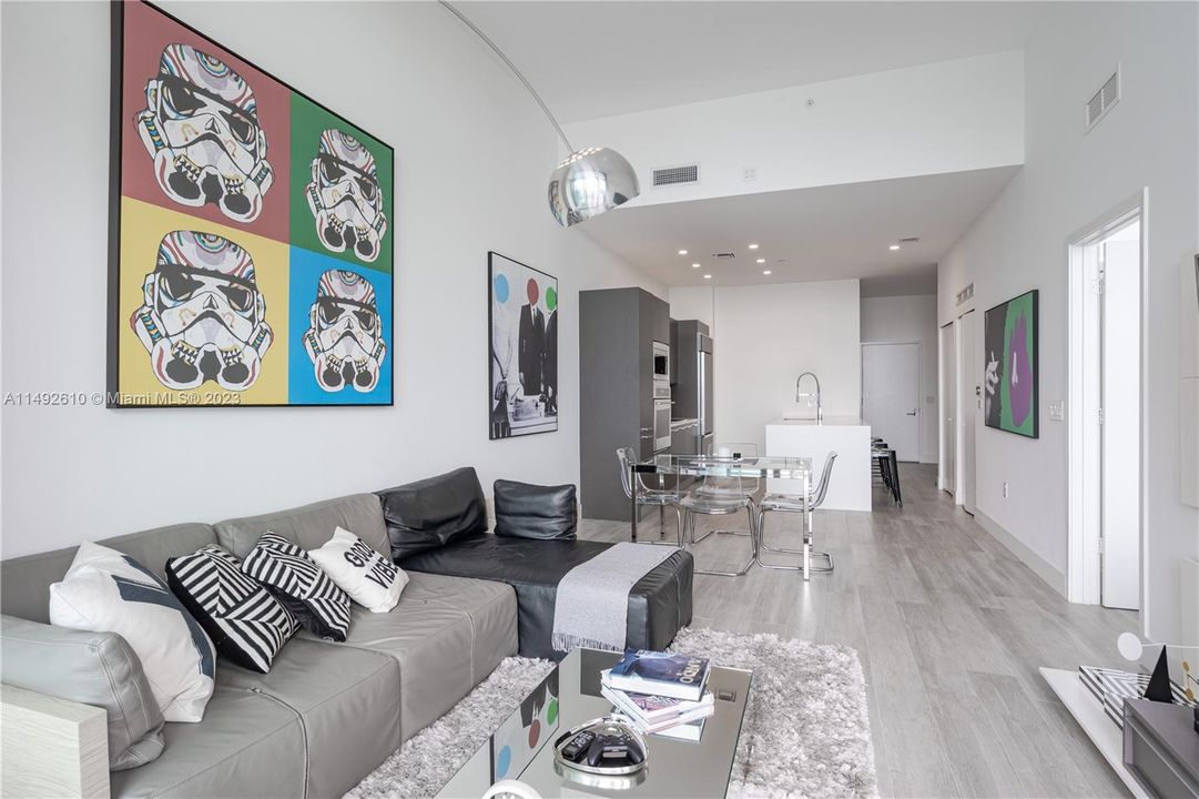 Vendido Recientemente: $799,990 (2 camas, 2 baños, 900 Pies cuadrados)