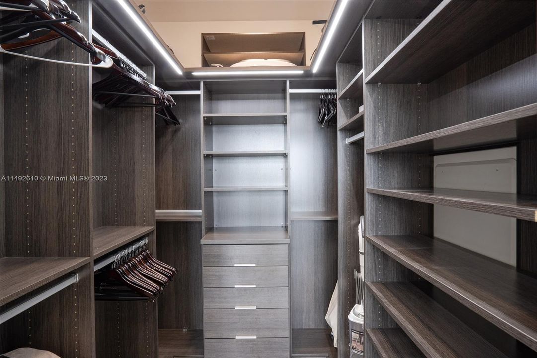 Vendido Recientemente: $799,990 (2 camas, 2 baños, 900 Pies cuadrados)