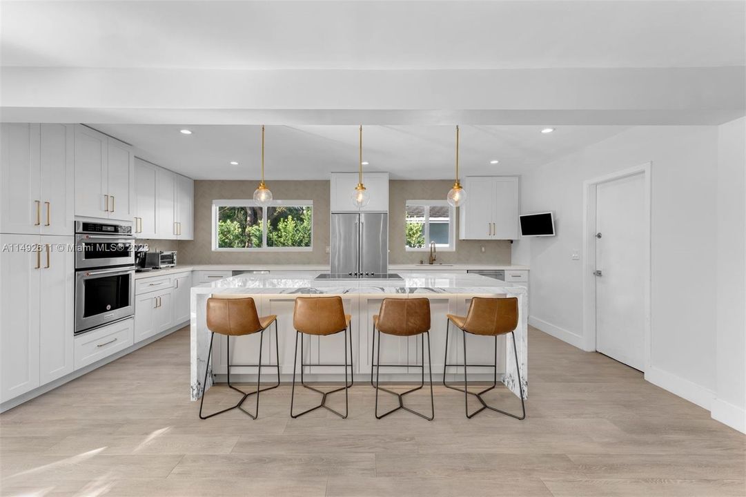 Недавно продано: $1,295,000 (2 спален, 2 ванн, 1372 Квадратных фут)