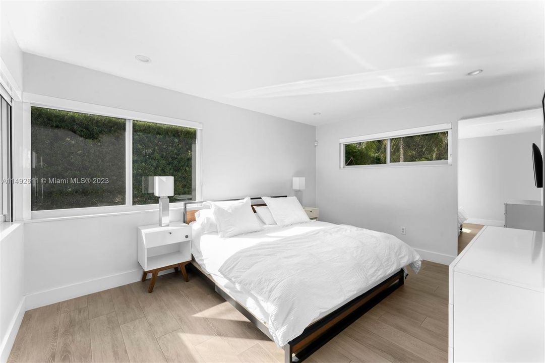 Недавно продано: $1,295,000 (2 спален, 2 ванн, 1372 Квадратных фут)