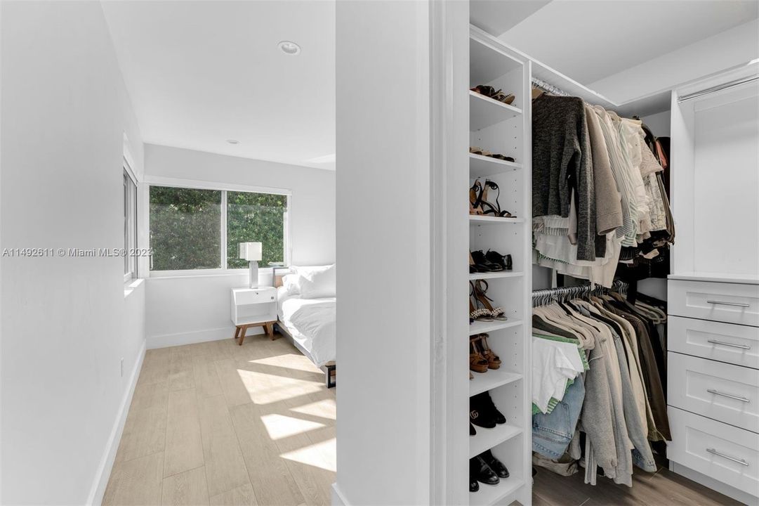 Недавно продано: $1,295,000 (2 спален, 2 ванн, 1372 Квадратных фут)