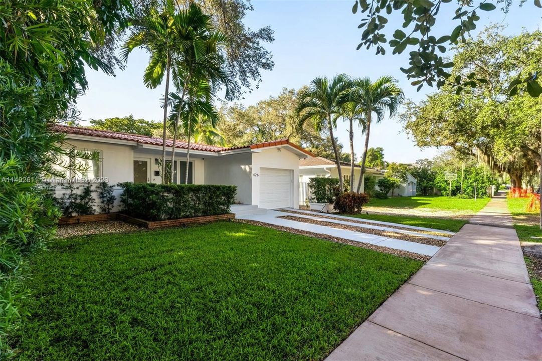 Недавно продано: $1,295,000 (2 спален, 2 ванн, 1372 Квадратных фут)