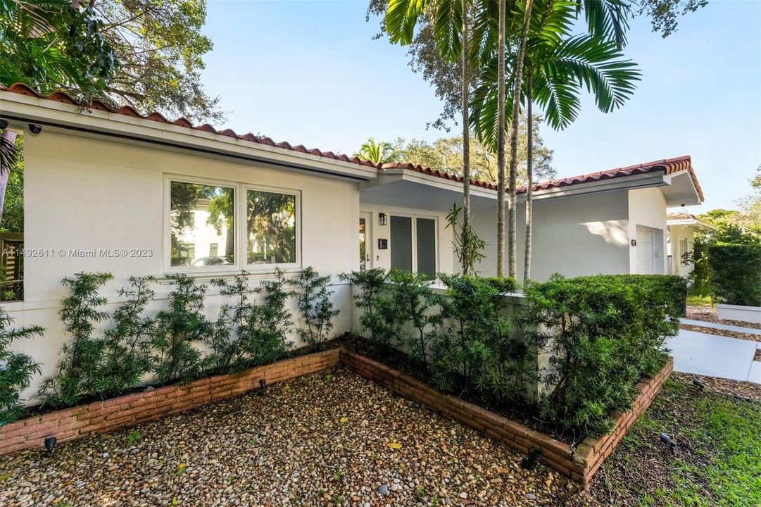 Недавно продано: $1,295,000 (2 спален, 2 ванн, 1372 Квадратных фут)