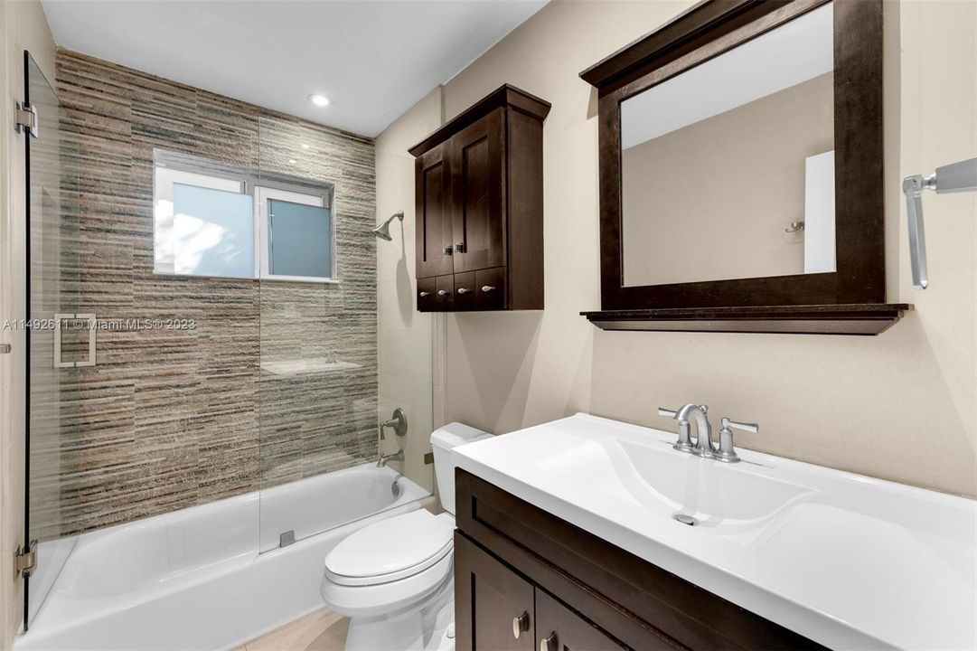 Недавно продано: $1,295,000 (2 спален, 2 ванн, 1372 Квадратных фут)