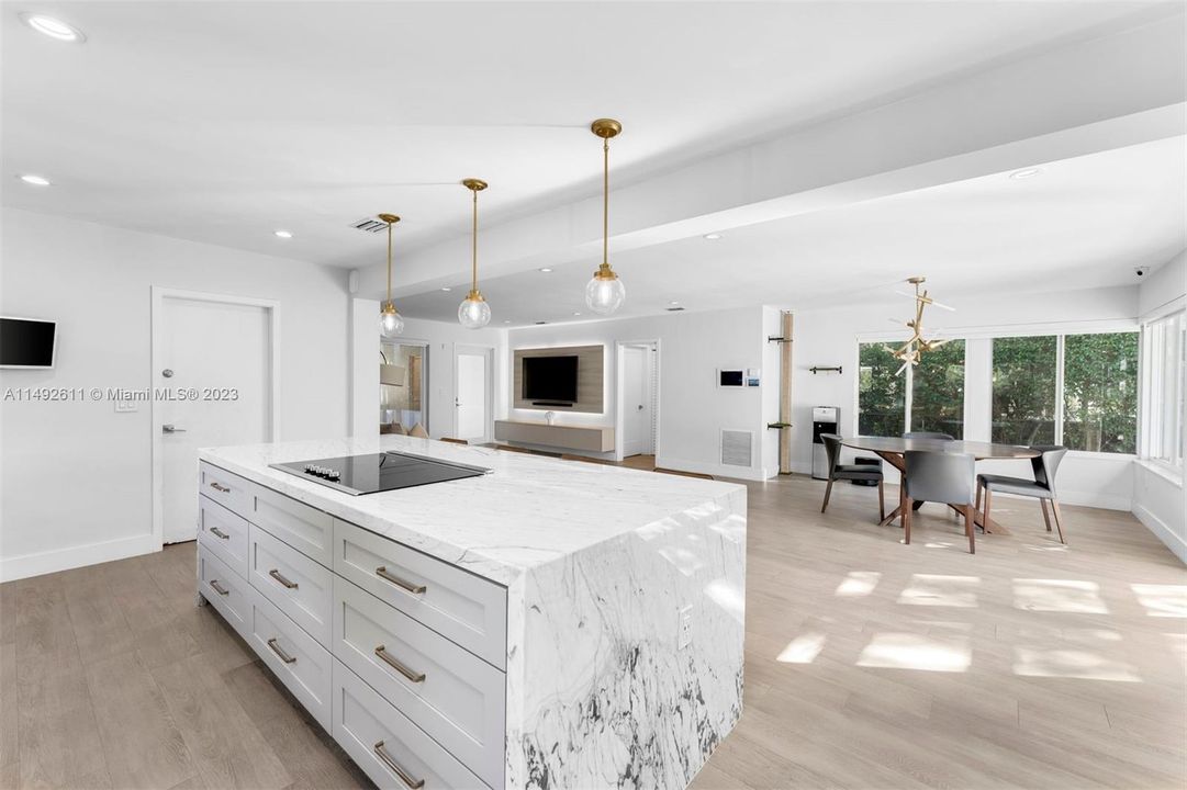 Недавно продано: $1,295,000 (2 спален, 2 ванн, 1372 Квадратных фут)