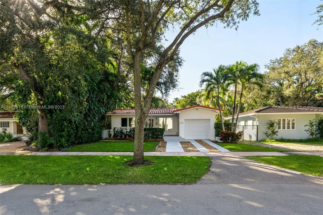 Недавно продано: $1,295,000 (2 спален, 2 ванн, 1372 Квадратных фут)