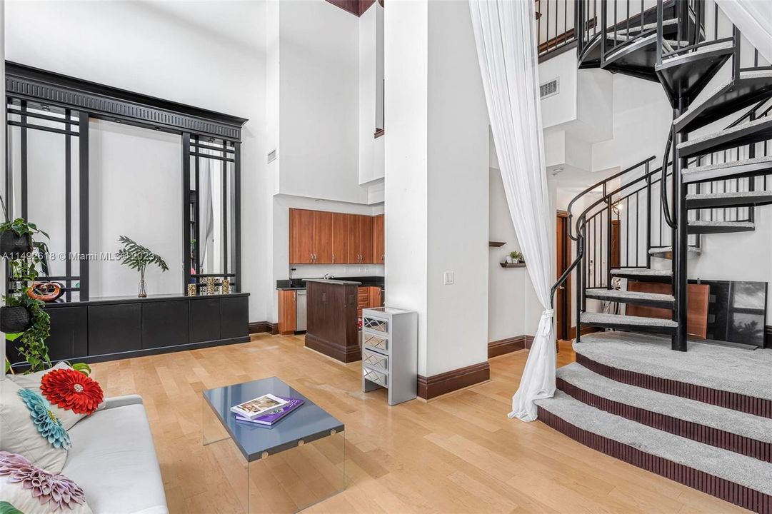 Recently Sold: $575,000 (1 beds, 1 baths, 959 Square Feet)