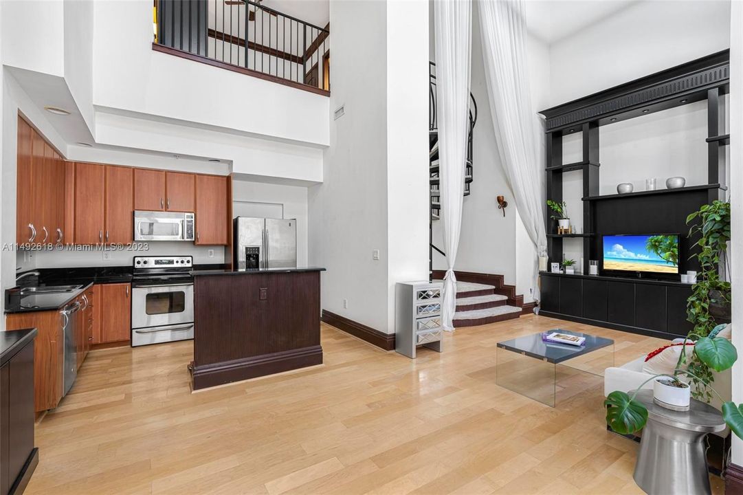 Recently Sold: $575,000 (1 beds, 1 baths, 959 Square Feet)