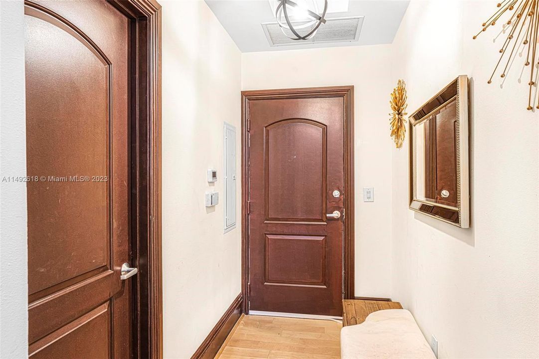 Recently Sold: $575,000 (1 beds, 1 baths, 959 Square Feet)