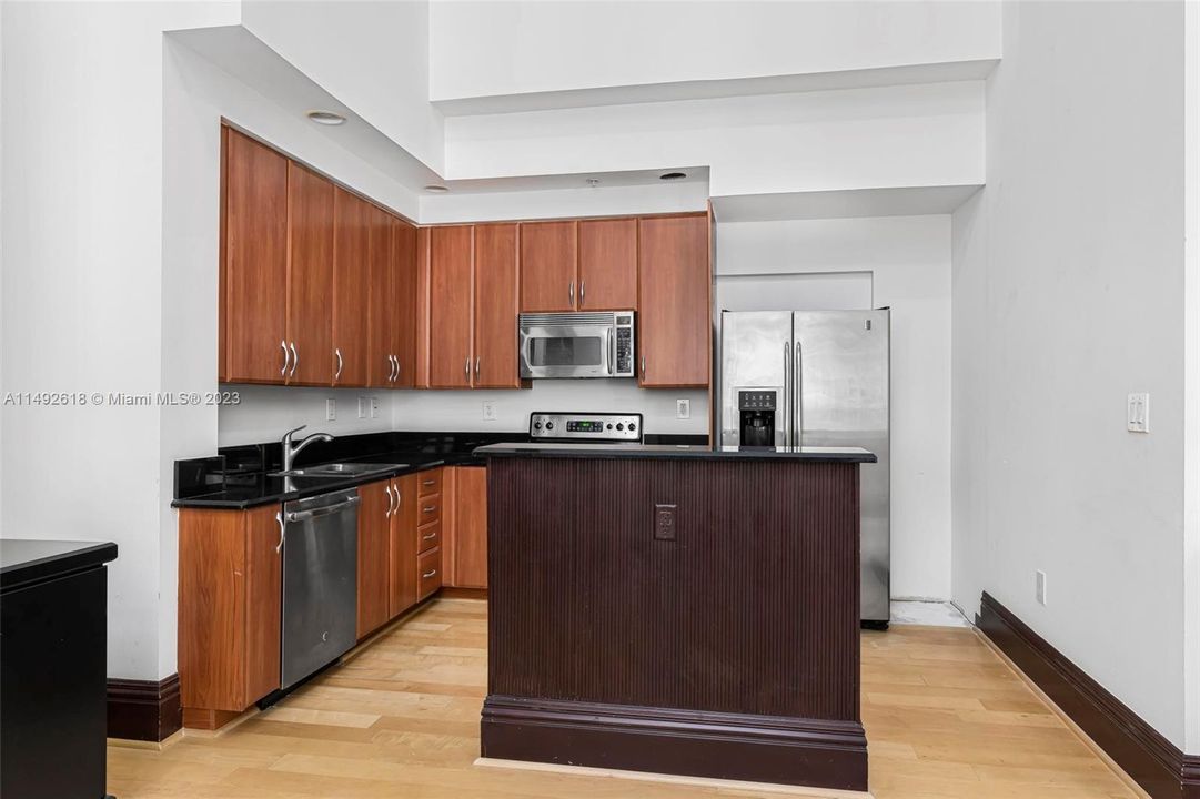 Recently Sold: $575,000 (1 beds, 1 baths, 959 Square Feet)