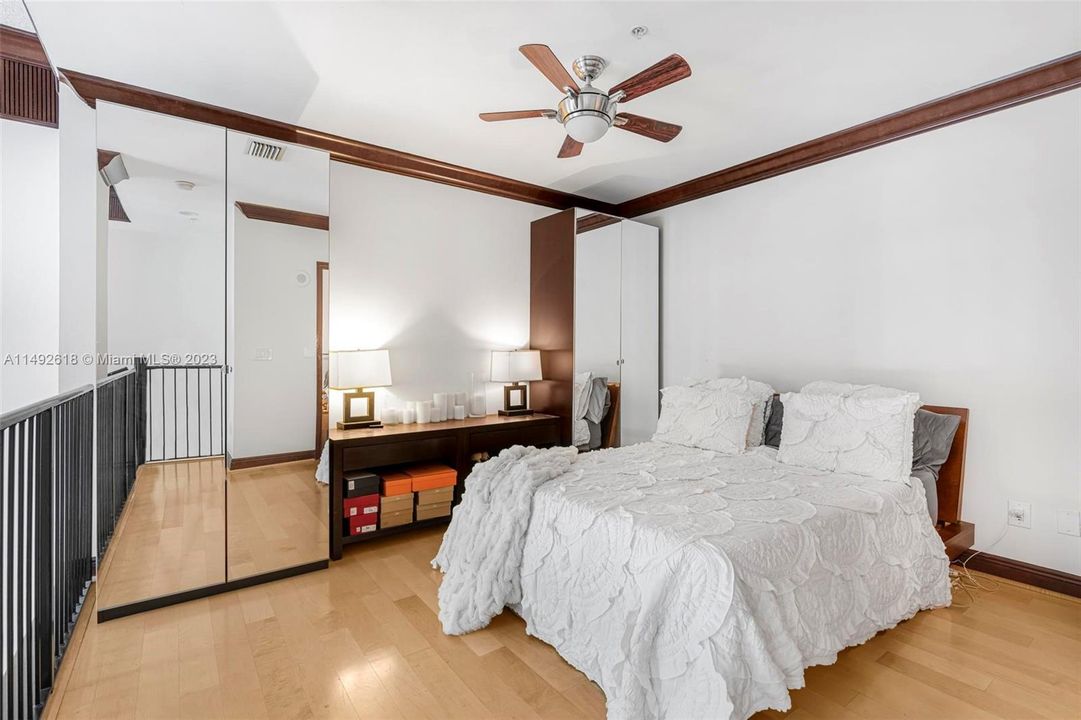 Recently Sold: $575,000 (1 beds, 1 baths, 959 Square Feet)