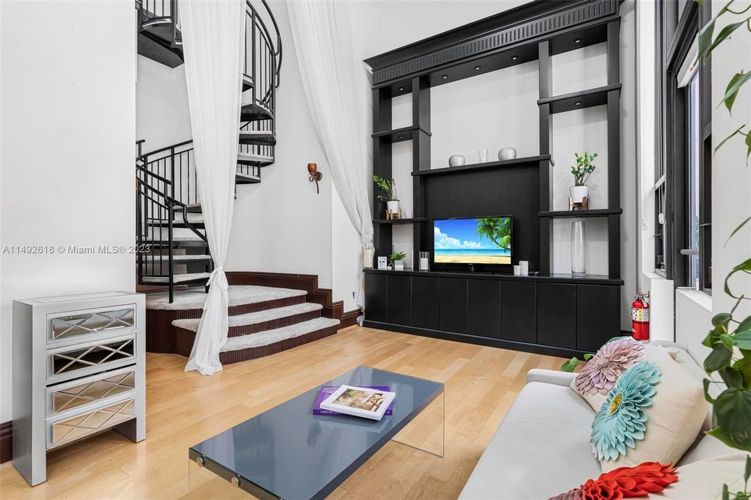 Recently Sold: $575,000 (1 beds, 1 baths, 959 Square Feet)