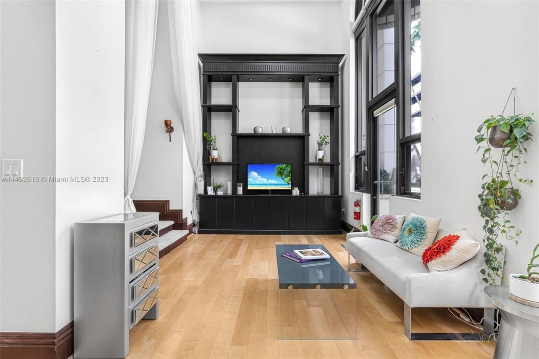 Recently Sold: $575,000 (1 beds, 1 baths, 959 Square Feet)