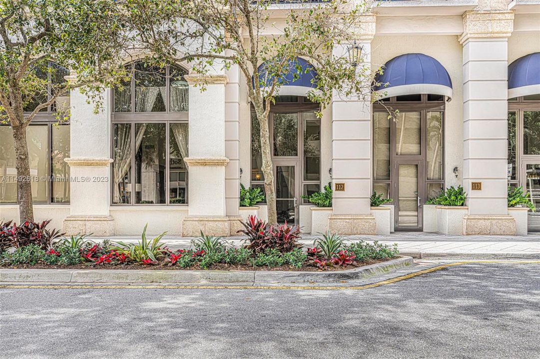 Recently Sold: $575,000 (1 beds, 1 baths, 959 Square Feet)