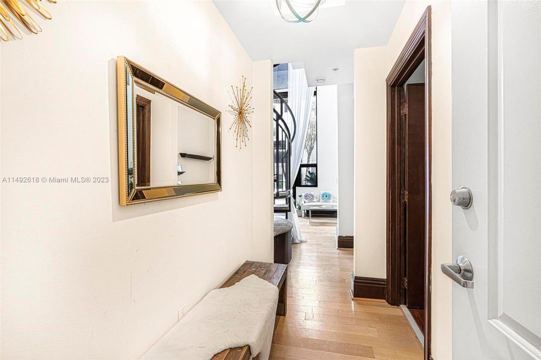 Recently Sold: $575,000 (1 beds, 1 baths, 959 Square Feet)