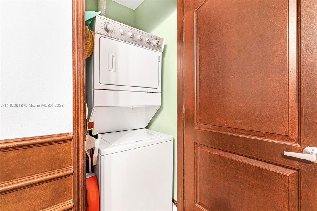 Recently Sold: $575,000 (1 beds, 1 baths, 959 Square Feet)