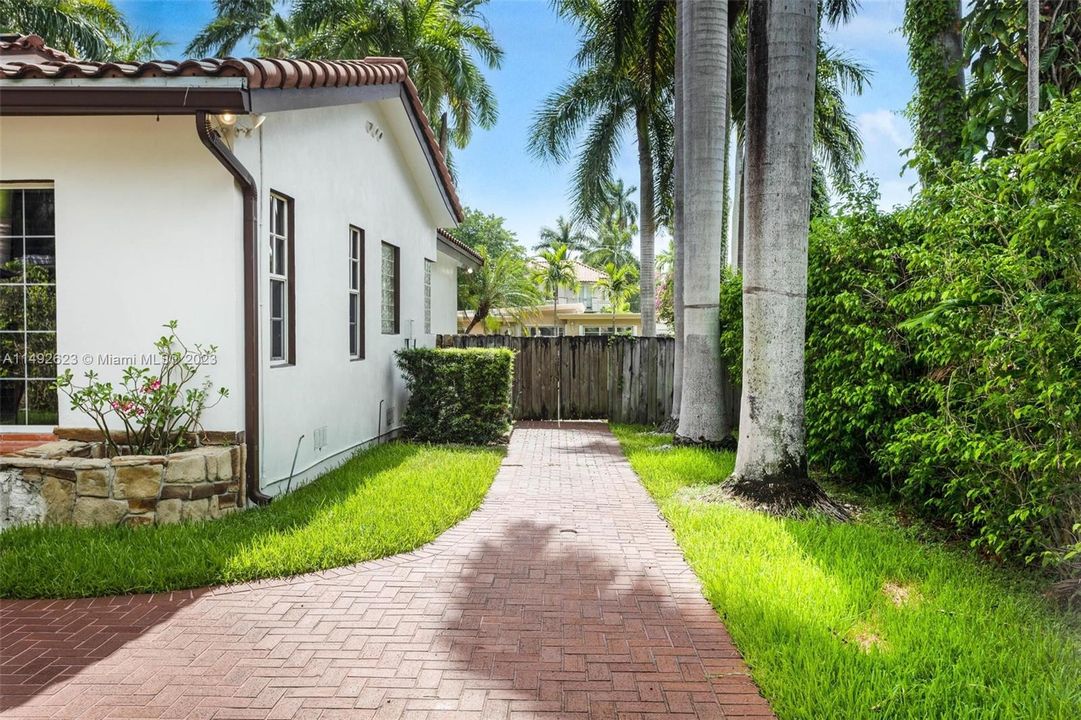 Recently Sold: $1,200,000 (3 beds, 3 baths, 2146 Square Feet)