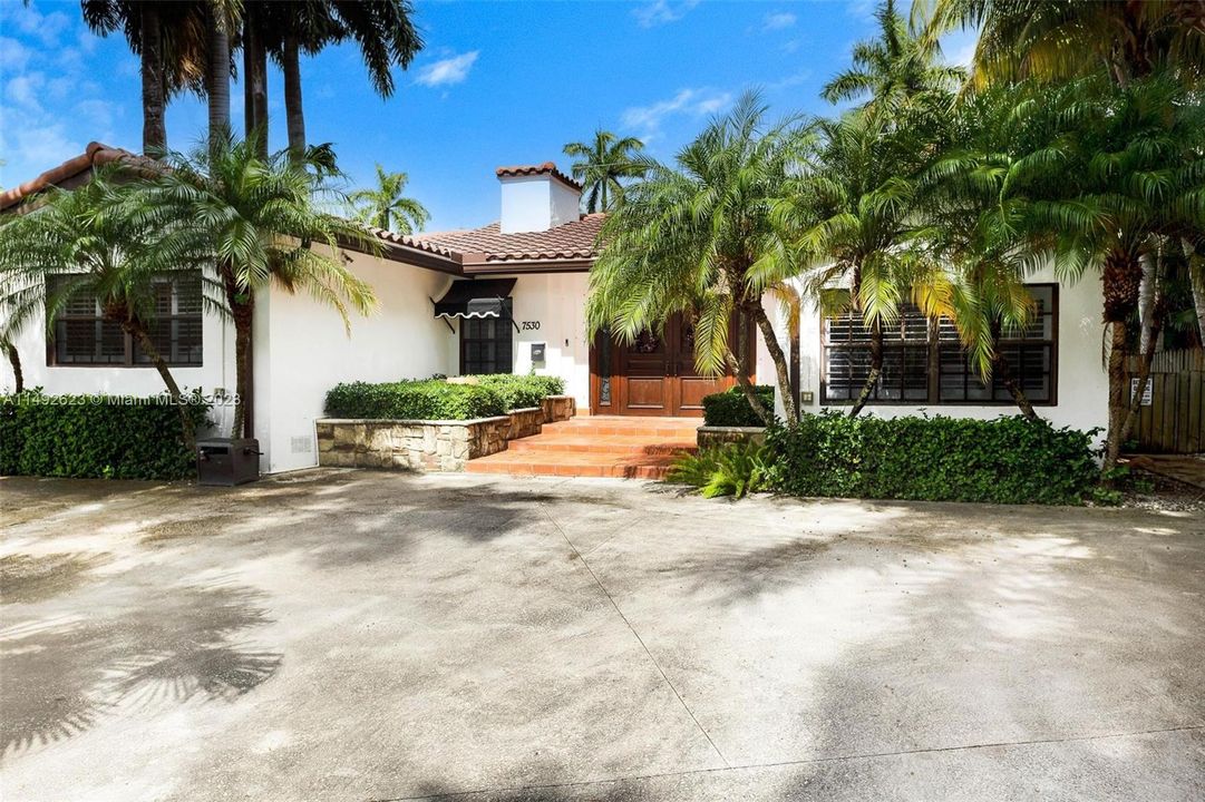 Recently Sold: $1,200,000 (3 beds, 3 baths, 2146 Square Feet)