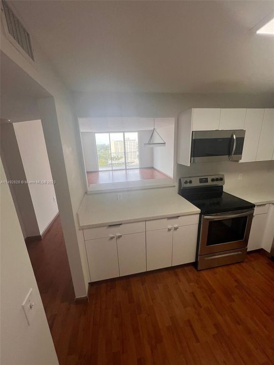 For Sale: $258,000 (1 beds, 1 baths, 1066 Square Feet)