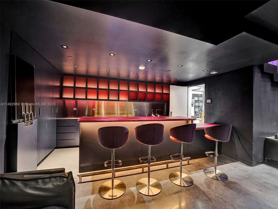 最近租的: $49,900 (4 贝兹, 5 浴室, 3484 平方英尺)