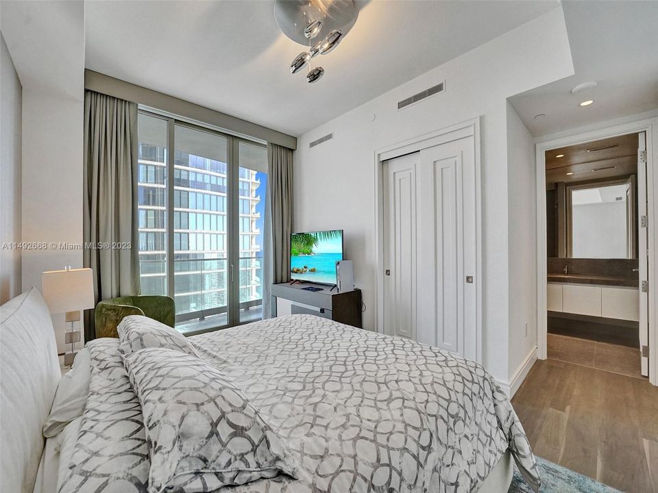 最近租的: $49,900 (4 贝兹, 5 浴室, 3484 平方英尺)